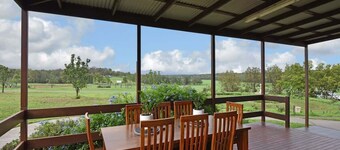 Kelman Cottage - tucked away with pool  views
