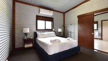4 bedrooms, iron/ironing board, Internet
