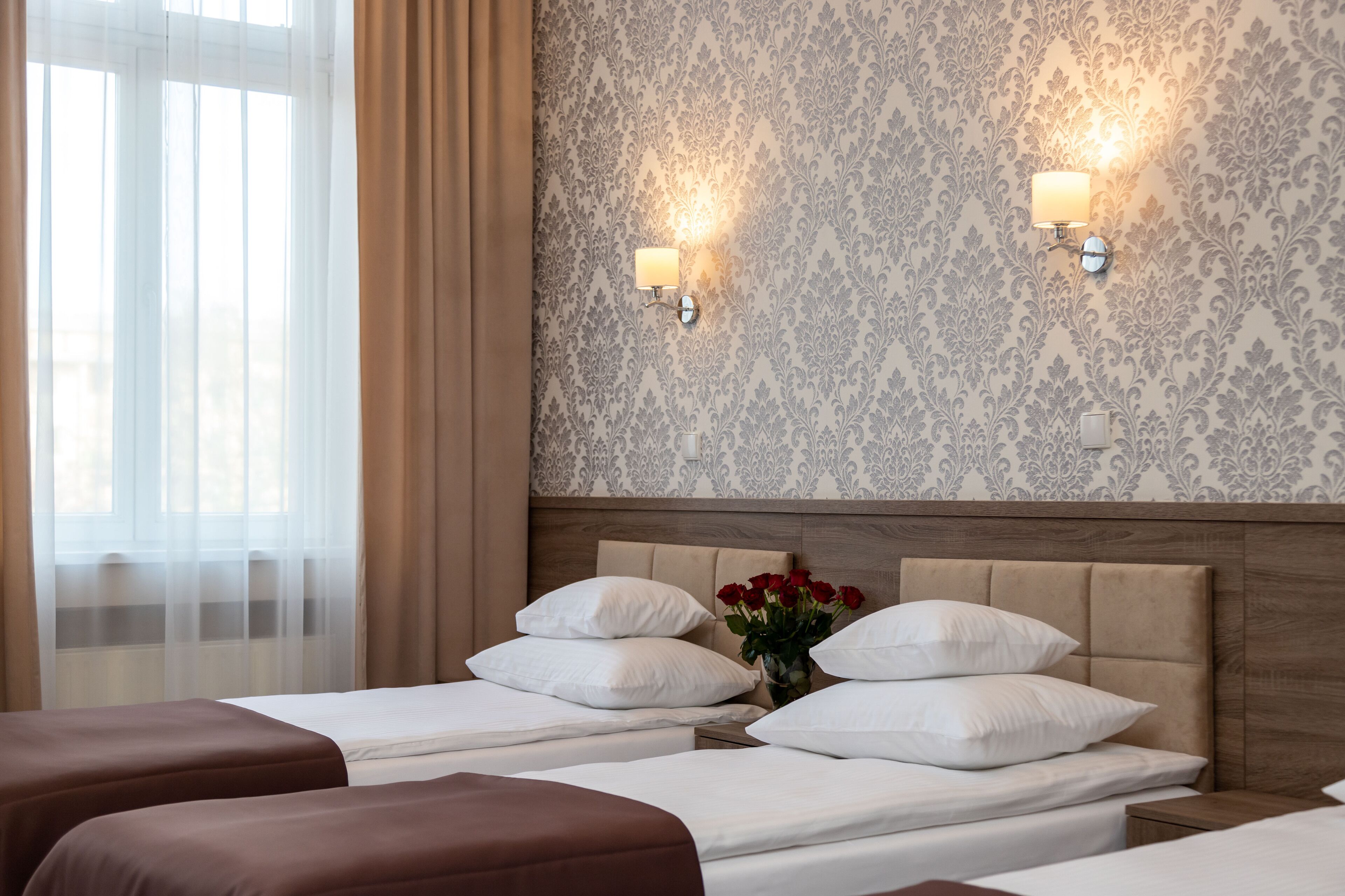 standard triple room | 1 bedroom, in-room safe, desk, iron/ironing board