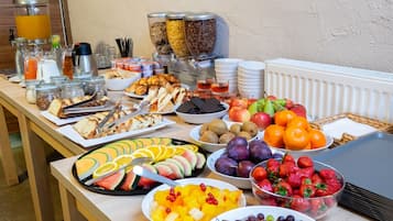 Desayuno bufé gratuito y diario