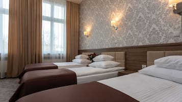 Standard Triple Room | In-room safe, desk, iron/ironing board, free cots/infant beds