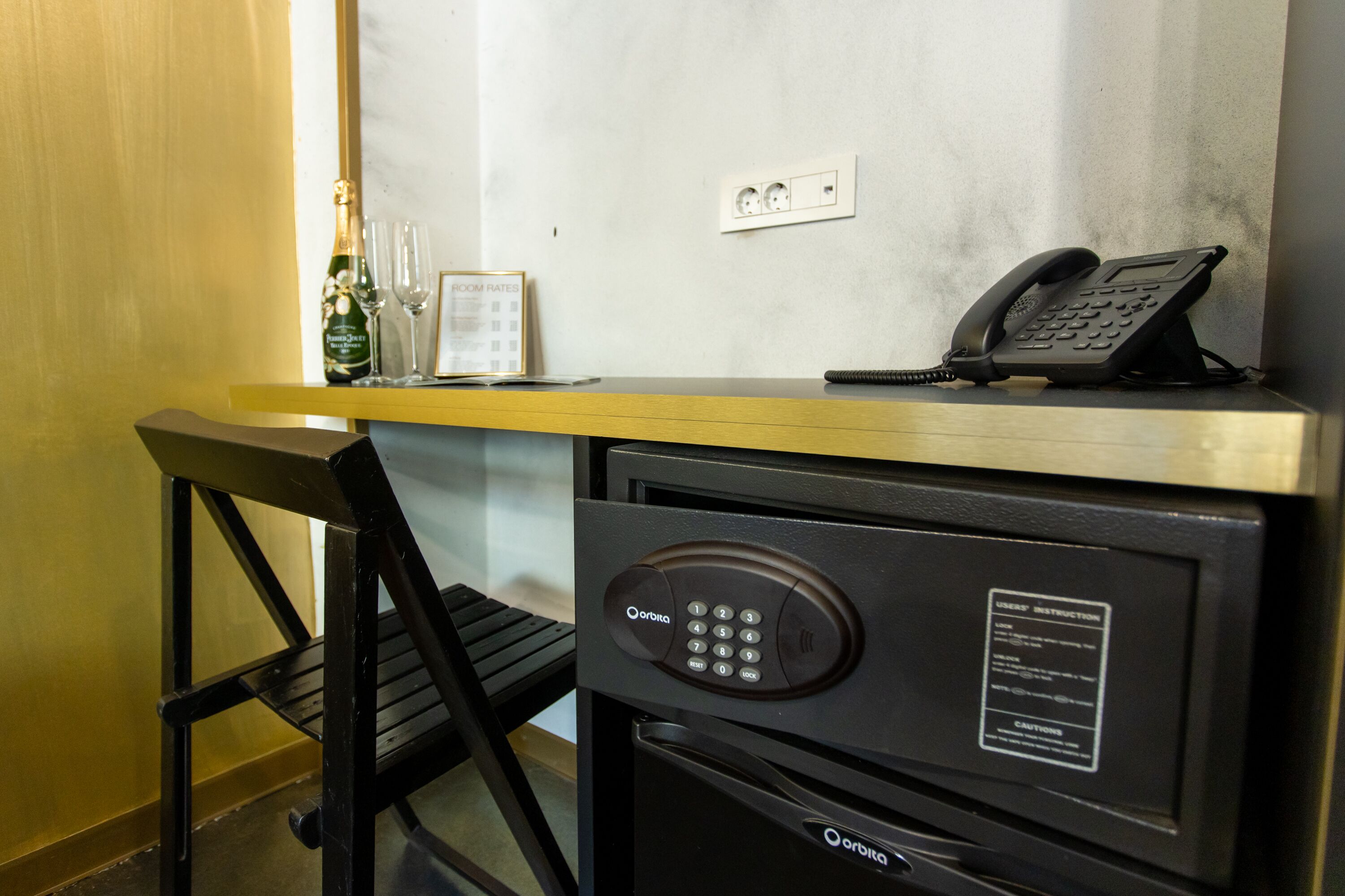 historicism room, atrium view | safe