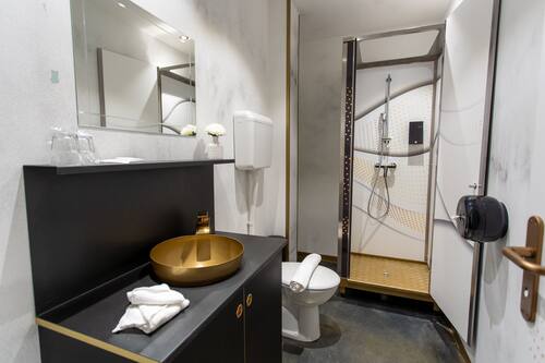 Historicism Room, Atrium View | Bathroom | Shower, free toiletries, hair dryer, slippers