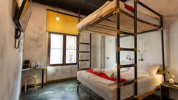 Grahor & Klein Room, Main Street View | Zimmersafe, Schreibtisch, Bügeleisen/Bügelbrett, kostenloses WLAN
