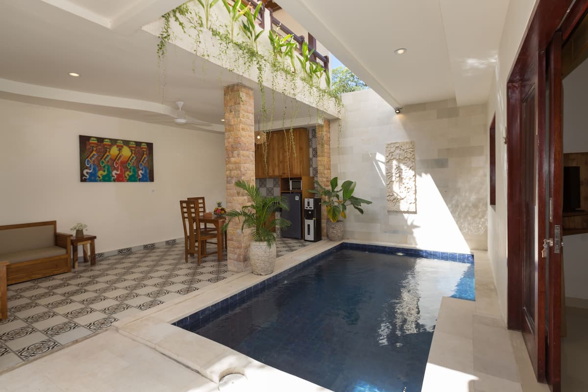 Kolam renang pribadi