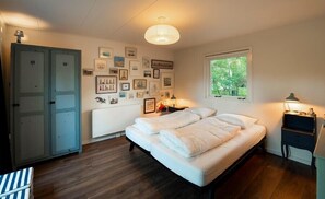 3 chambres, fer et planche à repasser, accès Internet, draps fournis