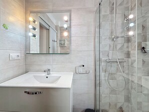 Shower - Les  Roques, Apartamento vista al mar (Rosas / Roses)