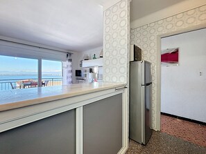 Réfrigérateur, micro-ondes, four, lave-vaisselle