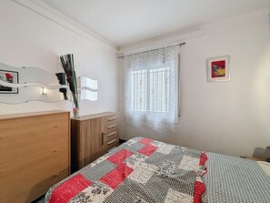 1 habitación, tabla de planchar con plancha y wifi 