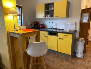KĂŒhlschrank, Mikrowelle, Ofen, GeschirrspĂŒler