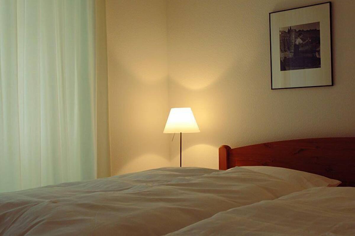 Kamar Double, kamar mandi umum (Das Rebenzimmer) | Seprai antialergi, tirai kedap cahaya, Wi-Fi gratis, dan seprai linen