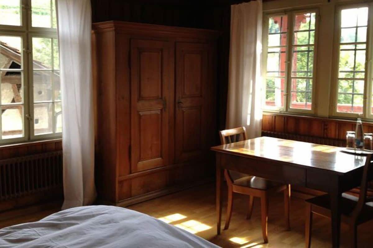 Double Room, Shared Bathroom (Das Landzimmer)