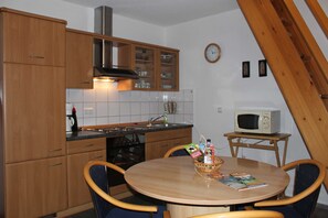 Kühlschrank, Mikrowelle, Ofen