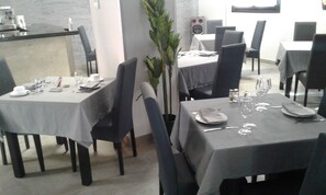 Breakfast, lunch, dinner served; local and international cuisine
