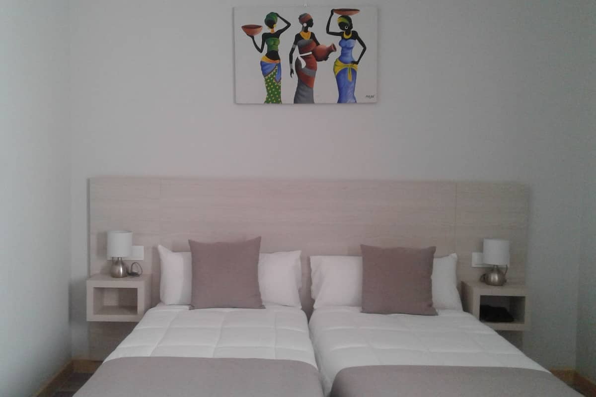 Habitación estándar con 1 cama doble o 2 individuales | Minibar, cortinas opacas, wifi gratis y ropa de cama