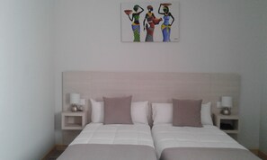 Kahden hengen standard-huone (yksi tai kaksi sänkyä) | Minibaari, pimennysverhot, ilmainen Wi-Fi, vuodevaatteet