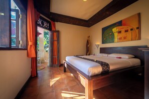 A bedroom with a bed, a window with curtains, a painting on the wall, and a door leading to an outdoor area. - Wonderful luxury hideaway surrounded by nature (Seririt)