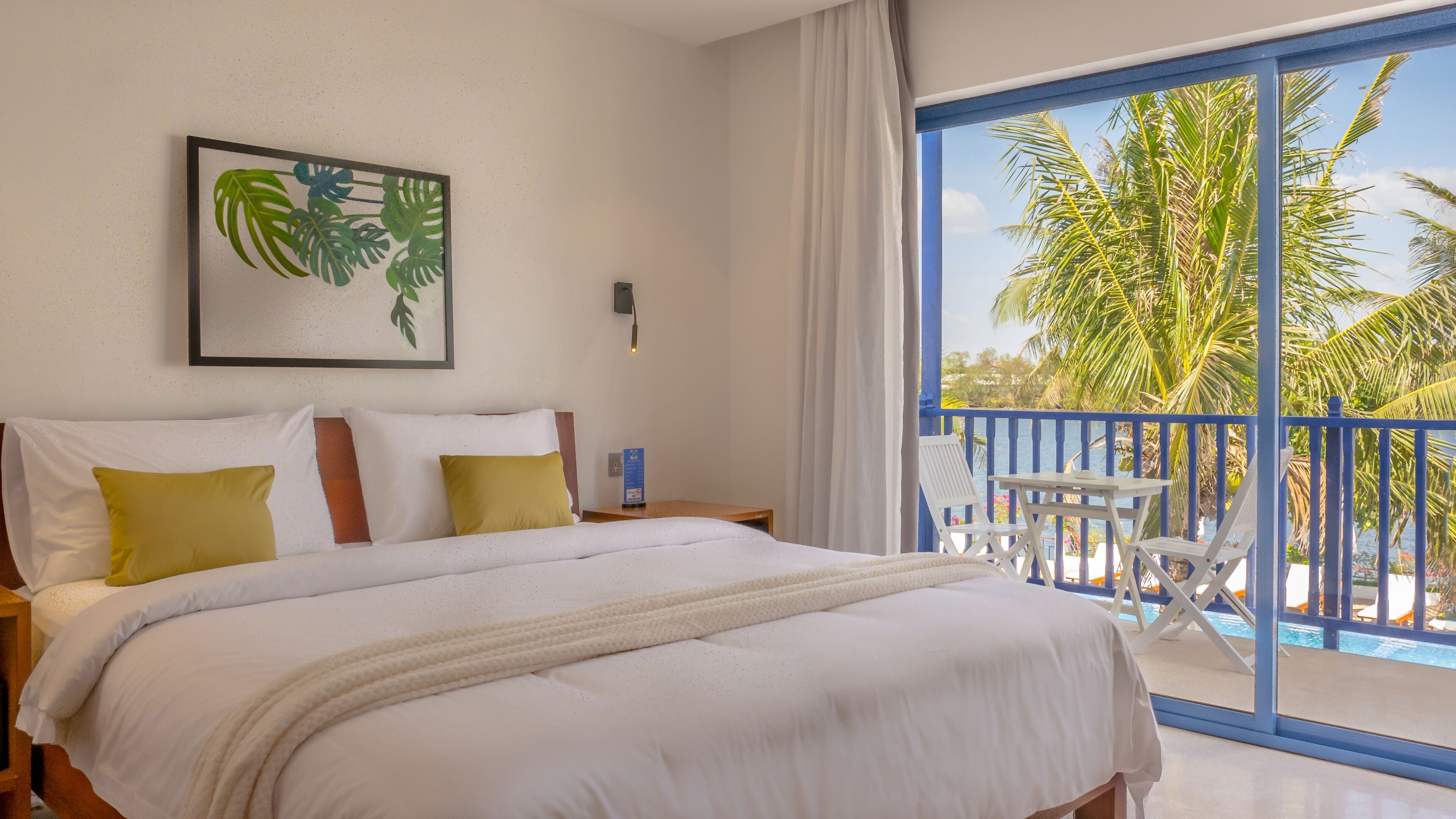 Deluxe Double Room Riverfront | Ropa de cama hipoalergénica y minibar 