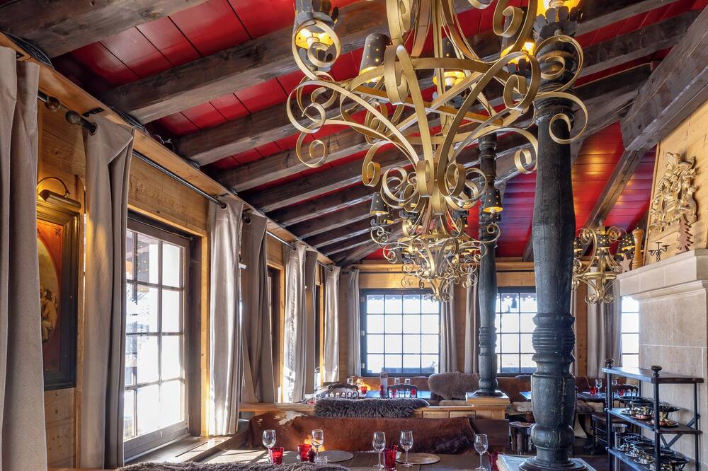 Le Coucou Hotel & Restaurant