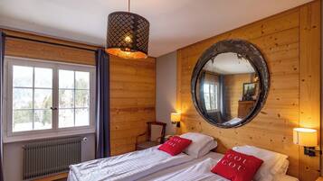 Quarto casal | Individualmente decorados, individualmente mobiliados, escrivaninha