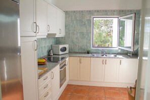 Fridge, microwave, oven, coffee/tea maker