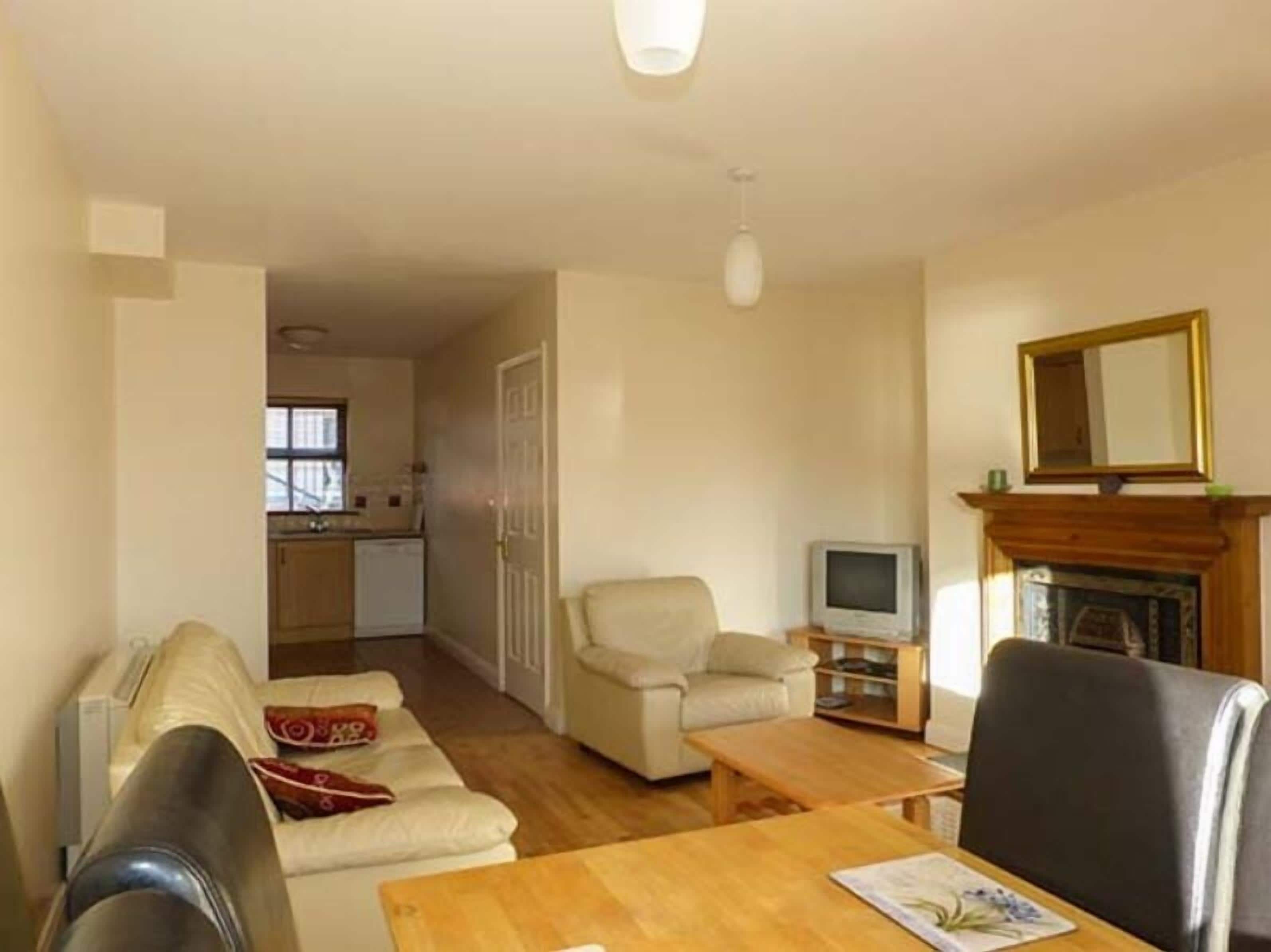 House, 3 Bedrooms | Living room