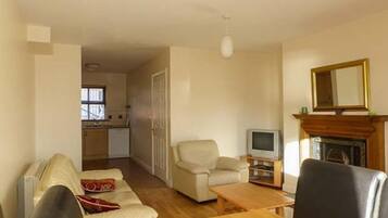 House, 3 Bedrooms | Living room