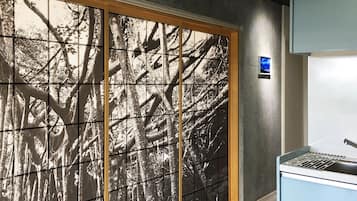 Suite (102 "Wood") | 2 camere, una cassaforte in camera, con stile personalizzato