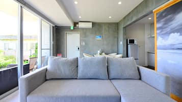 Suite (101 "Kin") | Soggiorno | TV a schermo piatto