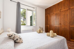 2 dormitoris, planxa i posts de planxar, wifi gratuïta i roba de llit