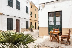 تناول الطعام بالخارج