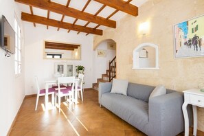 TV - Roques 24, 3 bedroom house, Ciutadella (Ciutadella de Menorca)
