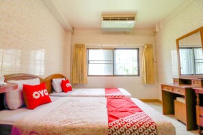 Standard Twin Room | Free WiFi, bed sheets - OYO 583 Sweethome Guest House (Bangkok)