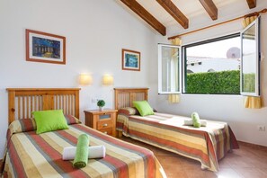 3 slaapkamers, een kluis op de kamer, een strijkplank/strijkijzer