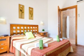 3 bedrooms, in-room safe, iron/ironing board, free WiFi