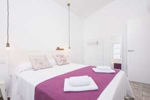 3 slaapkamers, een strijkplank/strijkijzer, gratis wifi, beddengoed