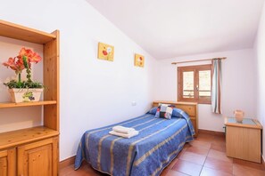 4 chambres, fer et planche à repasser, accès au Wi-Fi (inclus)