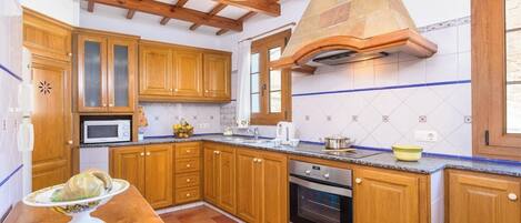 冷蔵庫、電子レンジ、オーブン、食器洗い機