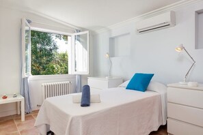 3 chambres, fer et planche à repasser, accès au Wi-Fi (inclus)