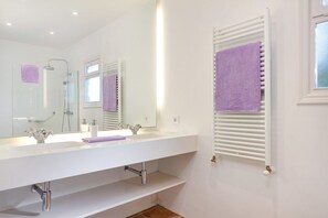 Bathtub, hair dryer, towels - Trebaluger 3 bedroom villa, Es Castell (Es Castell)