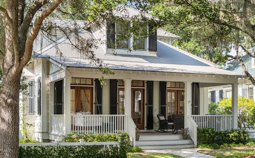 Updated Wilson Village 4 Bedroom Cottage  Amenity access available