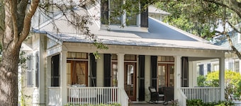 Updated Wilson Village 4 Bedroom Cottage Amenity access available