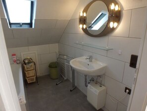 Unclassified image, 2 of 14, button