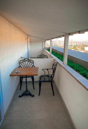 Loft, 1 Queen-Bett, Balkon, Stadtblick | Balkon