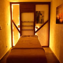 Couples treatment room(s), sauna, Turkish bath/hammam, body treatments