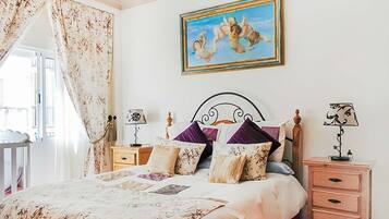 1 slaapkamer, een strijkplank/strijkijzer, wifi, beddengoed