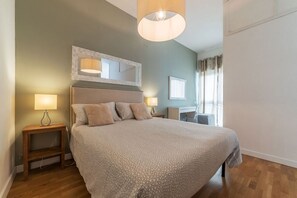 3 slaapkamers, een strijkplank/strijkijzer, wifi