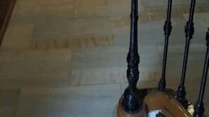 A wooden staircase with a patterned rug at the bottom. - Charming apartment in the center of Malaga (Málaga)
