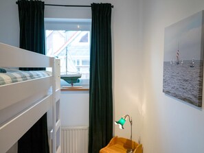 3 bedrooms, travel crib, WiFi