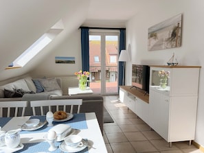 TV - Apartment West - Trabbi house (Wittmund)